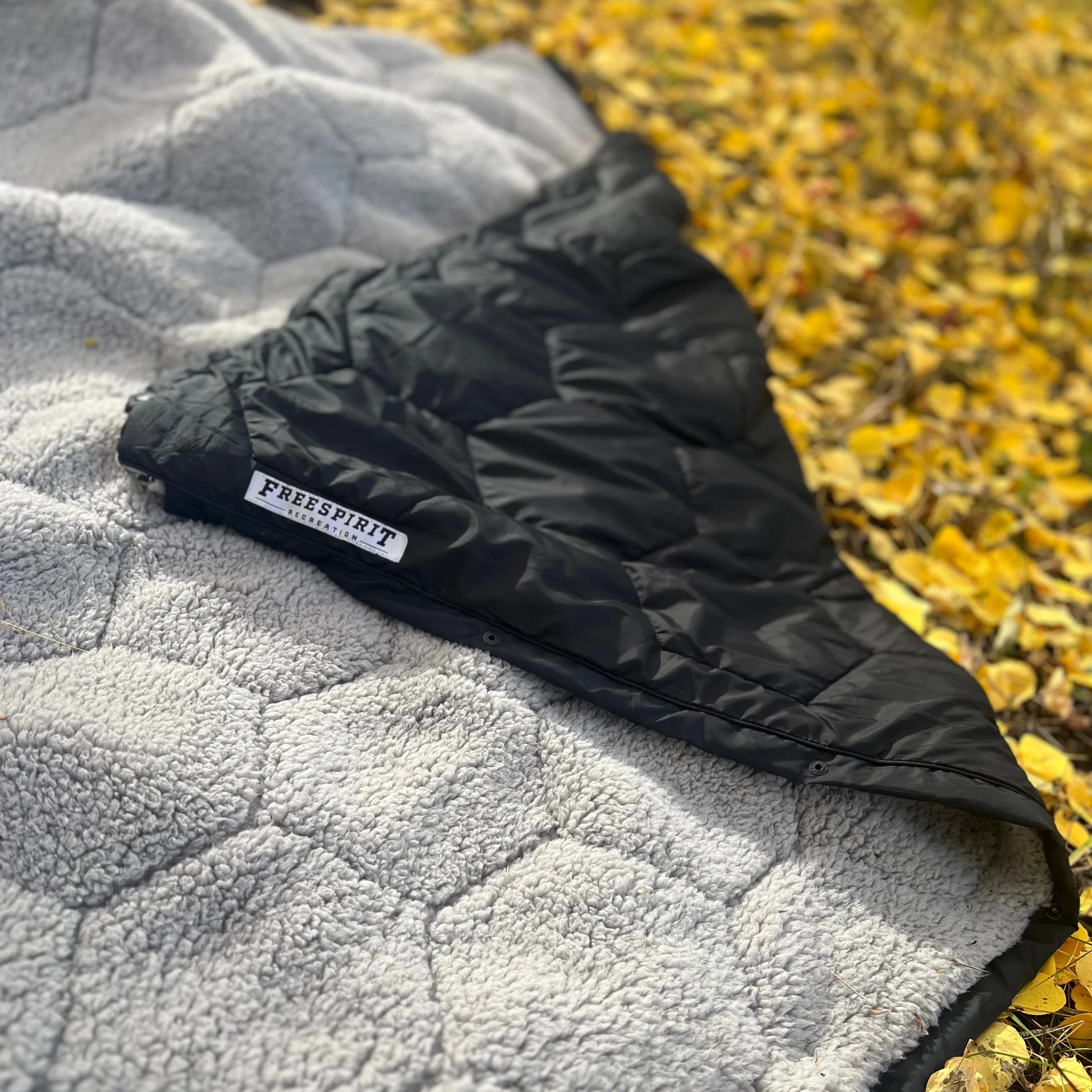 Freespirit Recreation Anywhere Poncho/Puff Blanket - Image 13