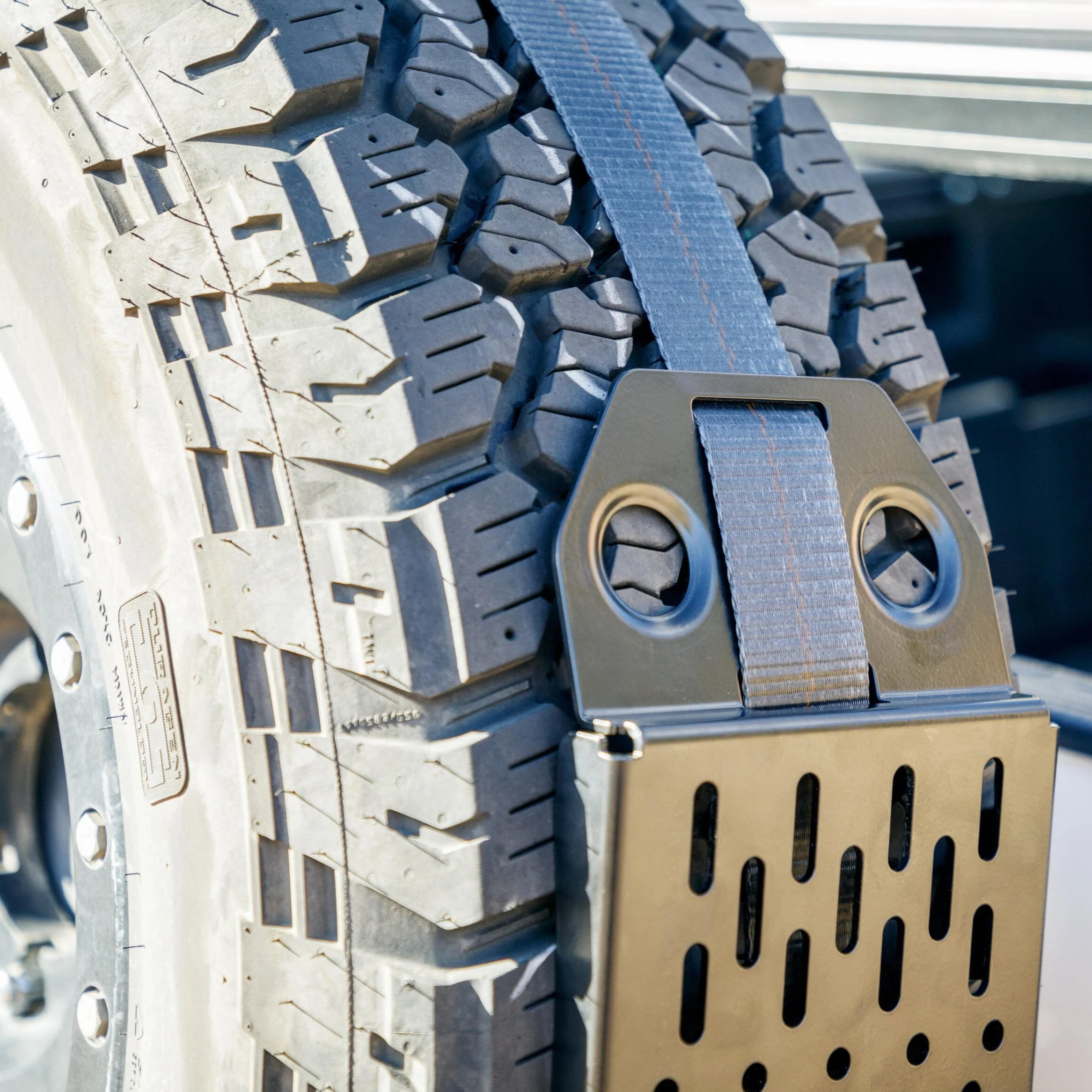 Overland Kitted Spare Tire MAXTRAX Mini Mounting System - Image 5