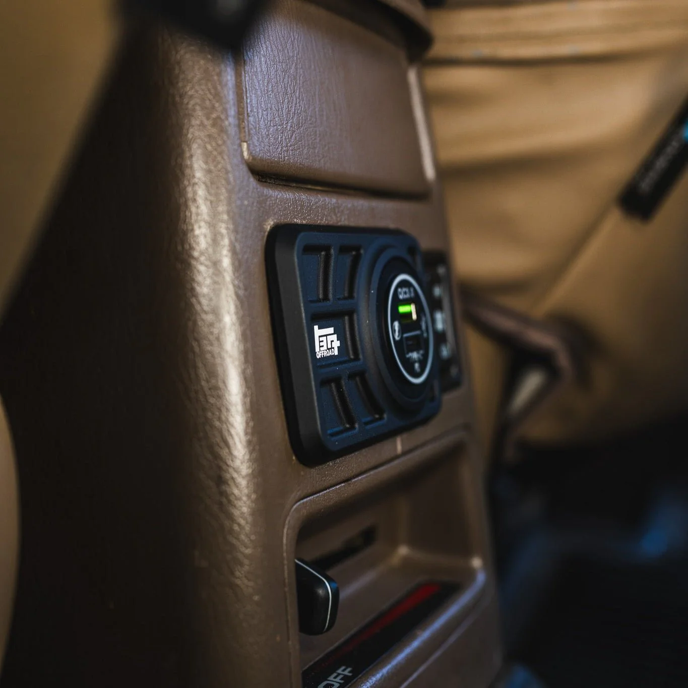 TEQ Offroad Center Console USB 12V Power Panel for 4Runner (1996-2002) - Image 7